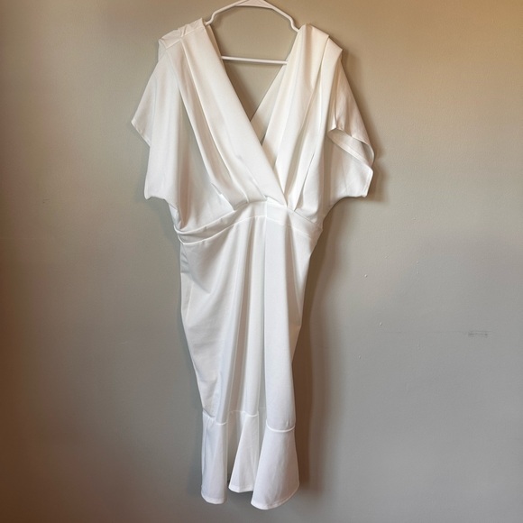 3/$30 ✨ Classic White Dress - Picture 2 of 4